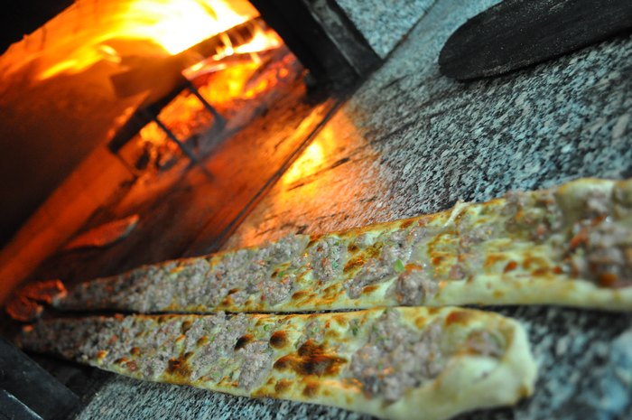 Lezzet Bursa'da Etli Ekmek Bizde Yenir &gt;&gt; Bursa Restaurants